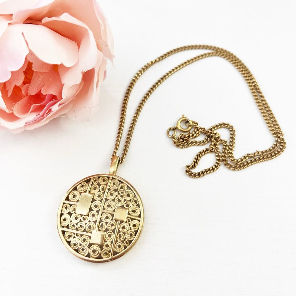 Sarah Coventry Timeless Beauty Gold Tone Necklace 1977